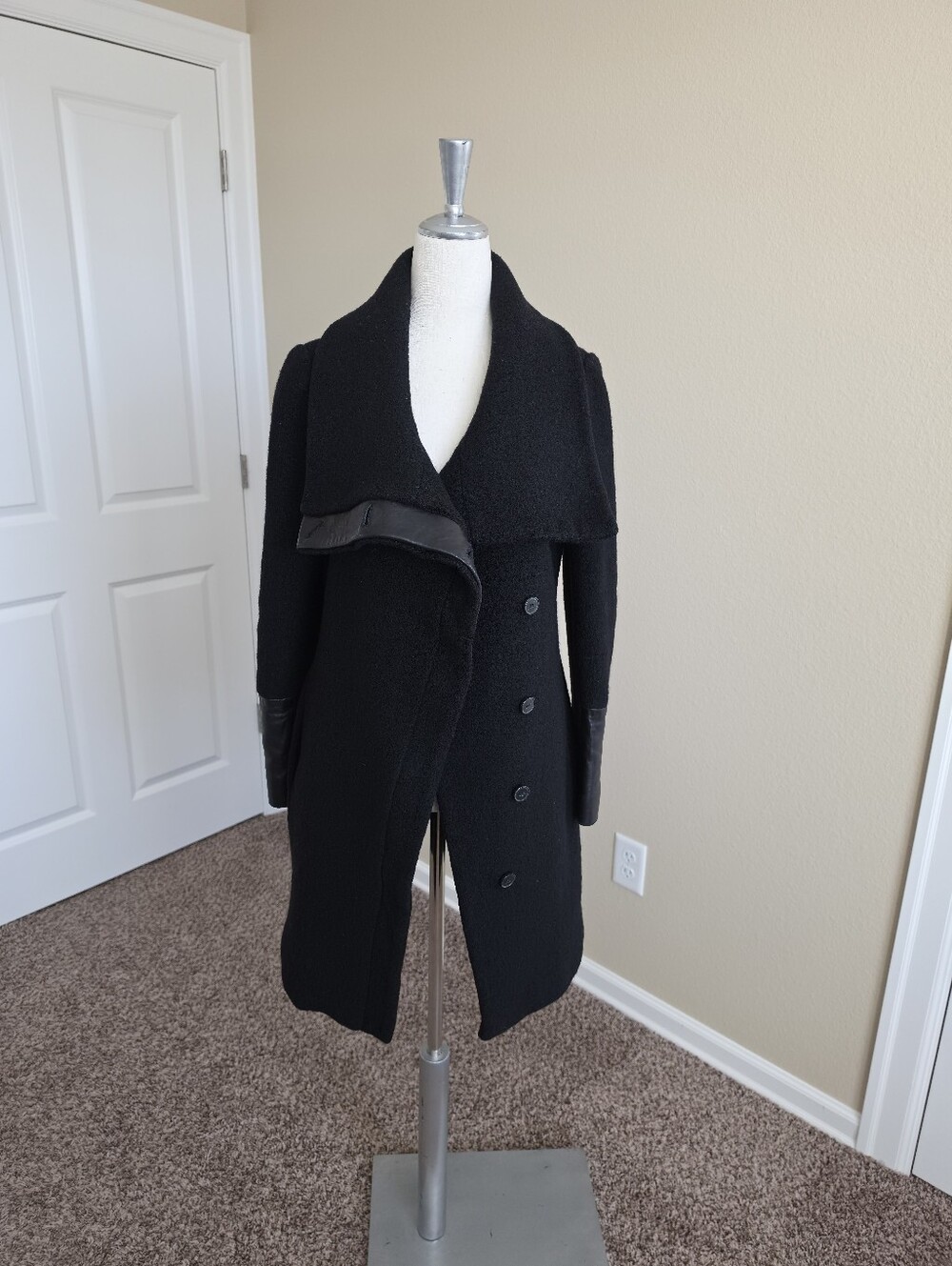 Club Monaco 100% Wool Black Coat With Leather Trim Size Small
